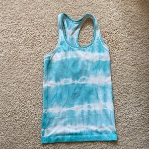 Size 4 lulu swiftly tech top